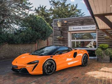 2024 McLaren Artura