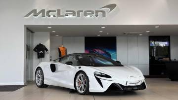 2023 McLaren Artura