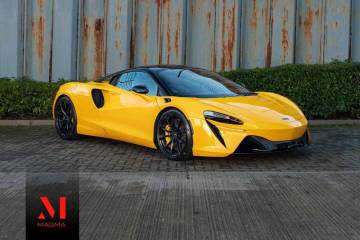 2022 McLaren Artura