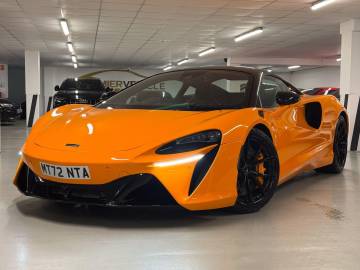 2022 McLaren Artura