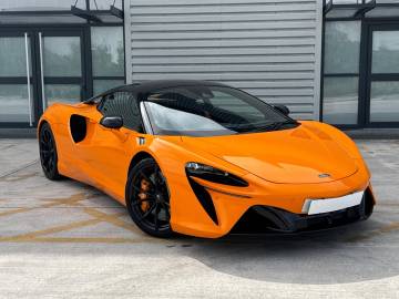2023 McLaren Artura