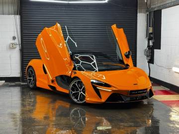 2025 McLaren Artura