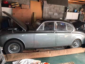 1967 Daimler V8-250